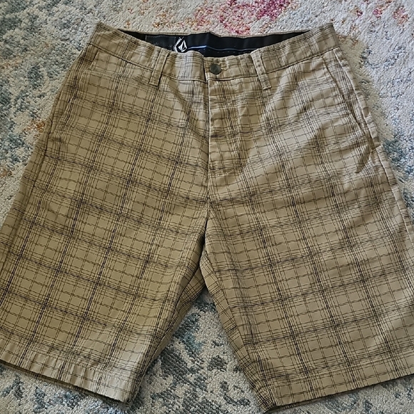 Nwot Volcom Shorts Mens Beige Khaki Tan Corpo Class Skateboard Skate Casual 30 - Picture 1 of 2